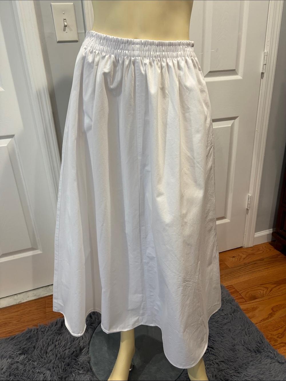 Zaea Women’s White Elastic-Waist Maxi Skirt/ Size Small